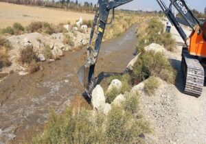 بند خاکی غیرمجاز در بستر رودخانه چیتگر تخریب شد