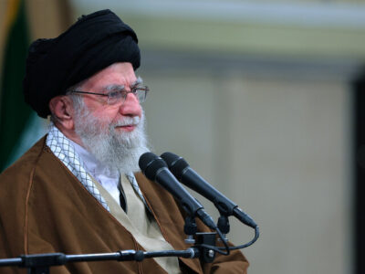 حضرت آیت الله خامنه‌ای: دستگاه‌های دولتی و نظارتی نباید سرعت‌گیر بخش خصوصی باشند