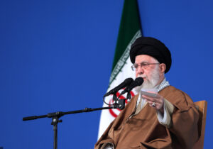 رهبر انقلاب: آمریکایی‌ها بدانند با تهدید برابر ملت ایران به‌جایی نمی‌رسند
