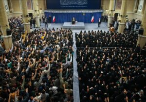 رهبر انقلاب: مذاکره با این دولت آمریکا، گره تحریم‌ها را کورتر می‌کند و فشار را افزایش می‌دهد